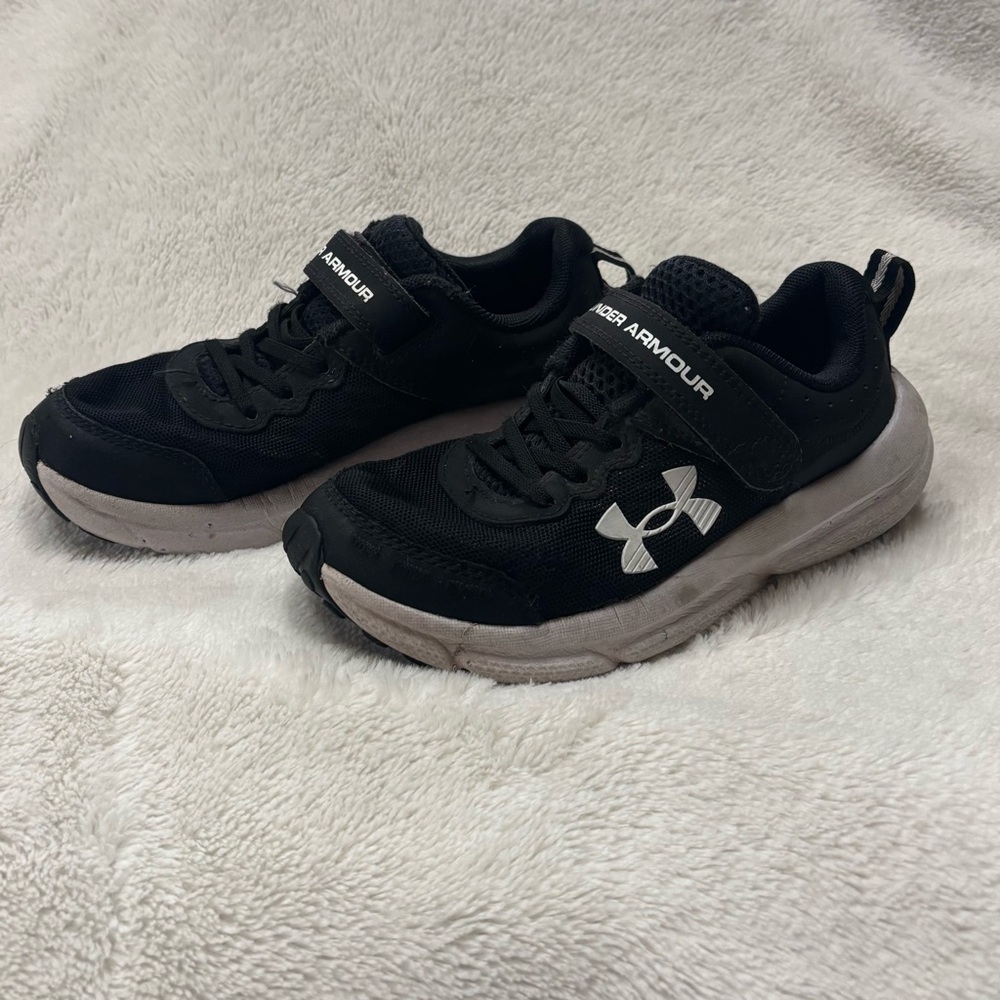 Under Armour Boys Boys Black and White Velcro Sports Sneakers     Size 1 youth
